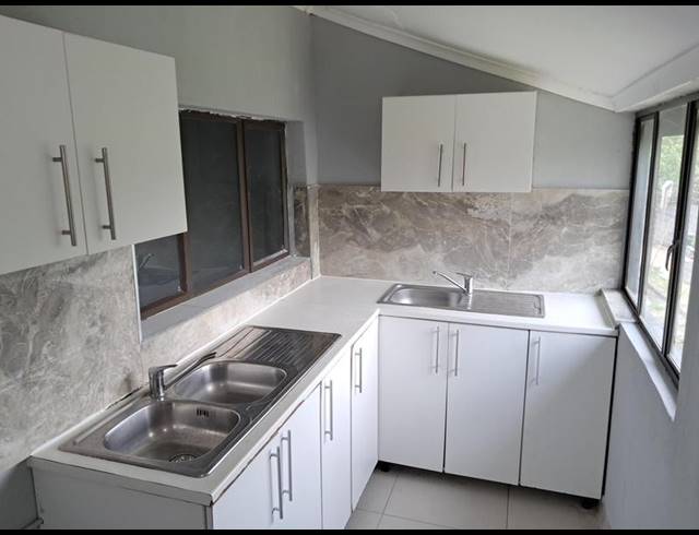 12 BEDROOM HOUSE FOR SALE IN BEREA WEST